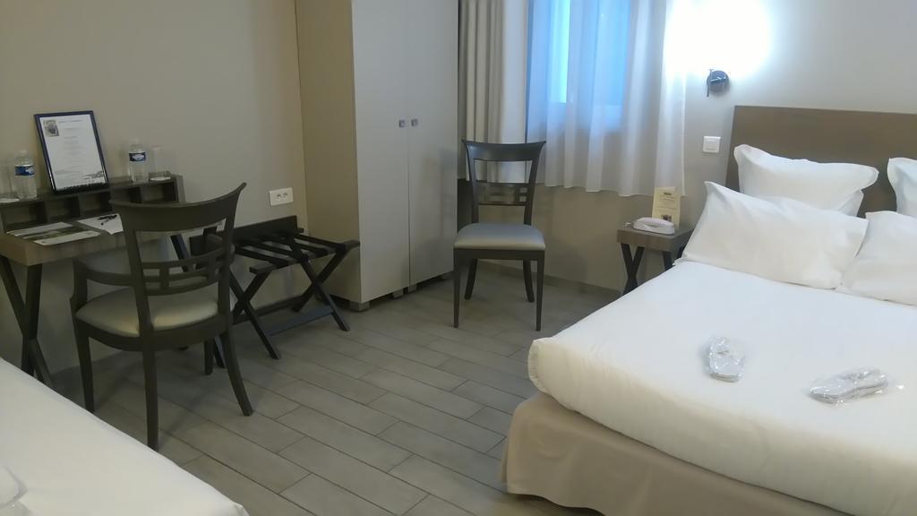 Hotel Le Poseidon La Seyne-sur-Mer Esterno foto